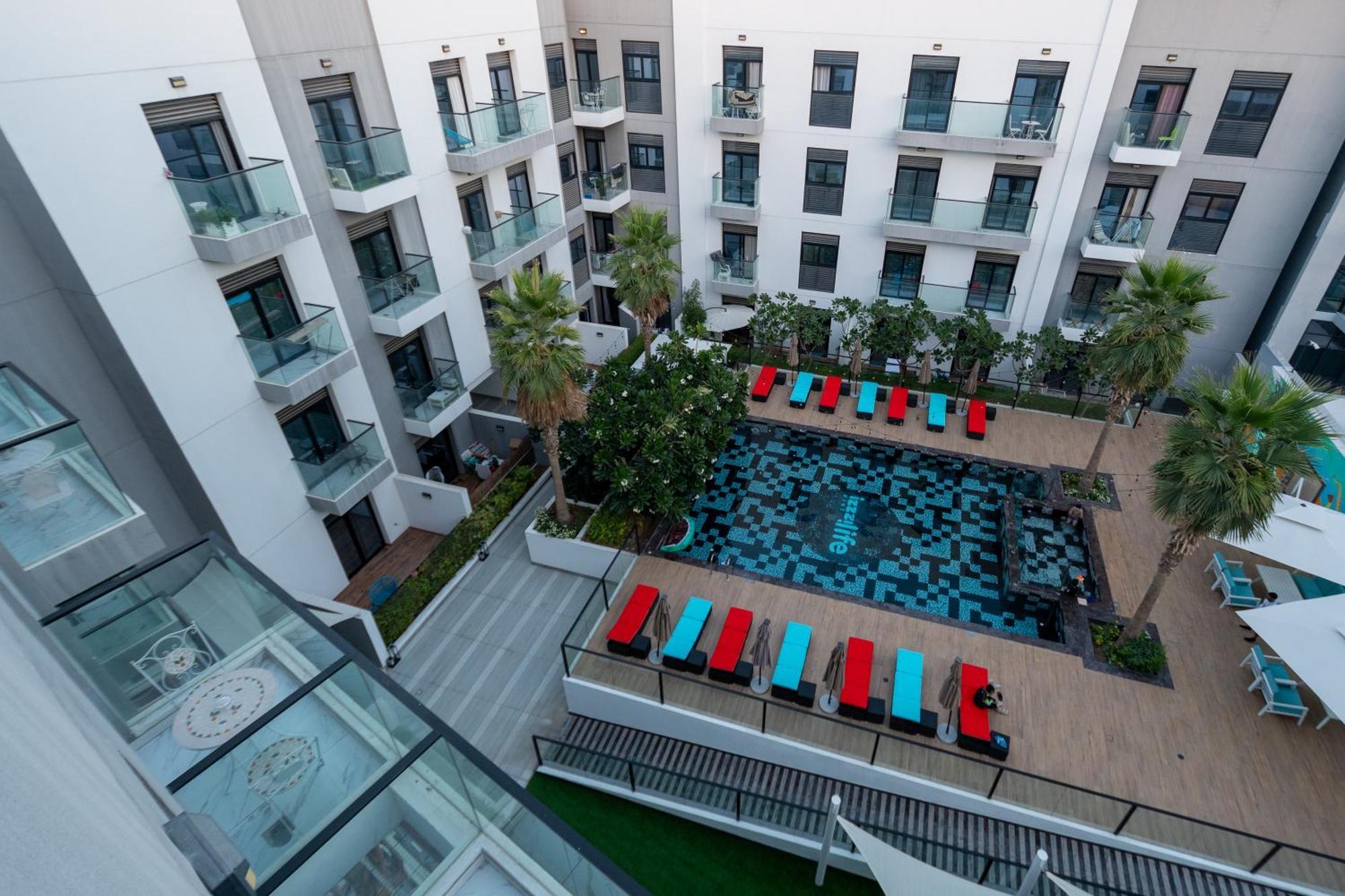 Izzzilife Mint Aparthotel Dubai Exterior photo