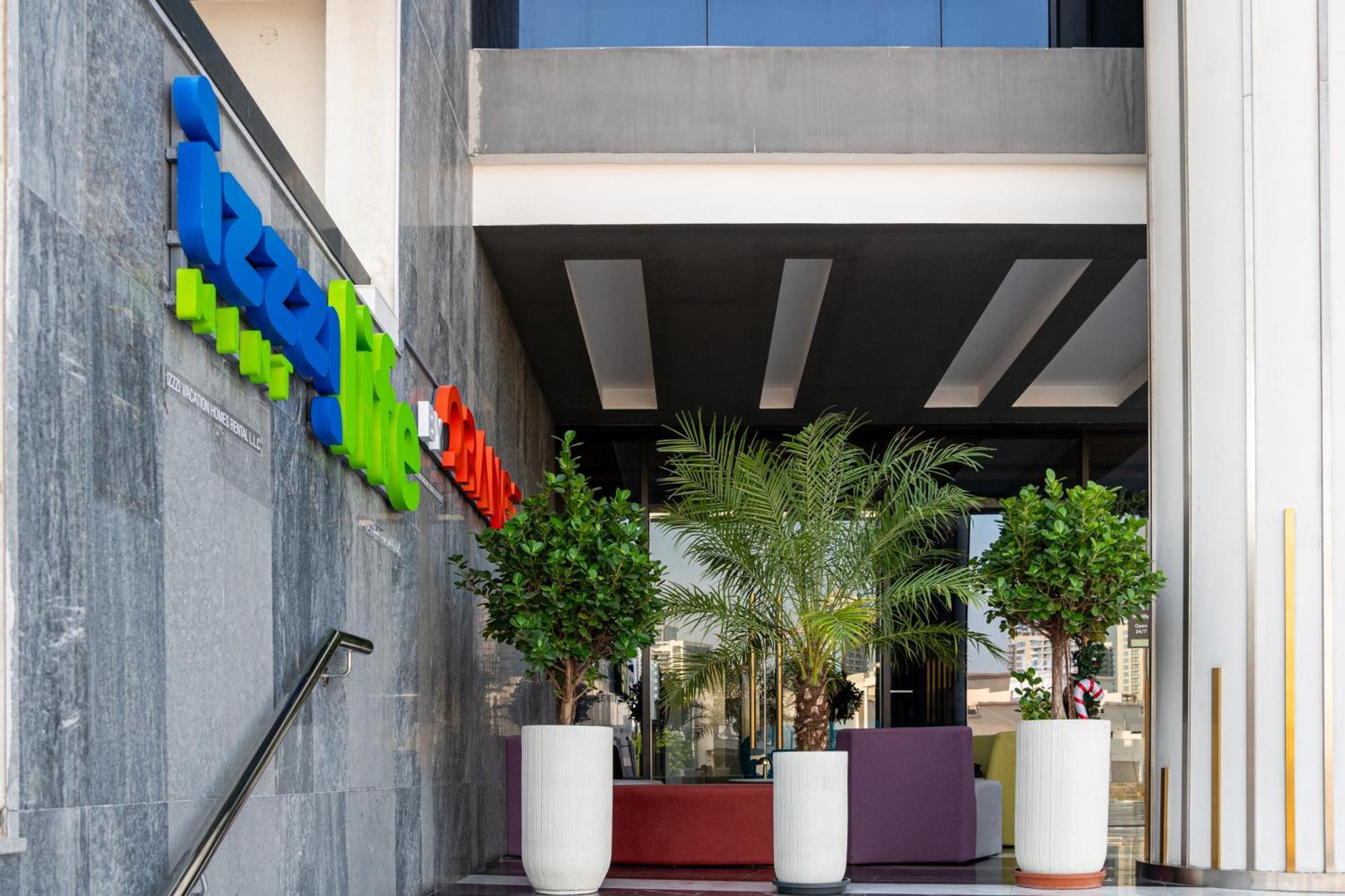 Izzzilife Mint Aparthotel Dubai Exterior photo